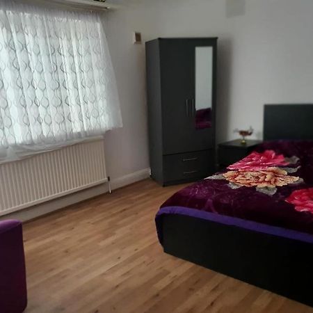 Grey Double Bedroom London Exterior photo